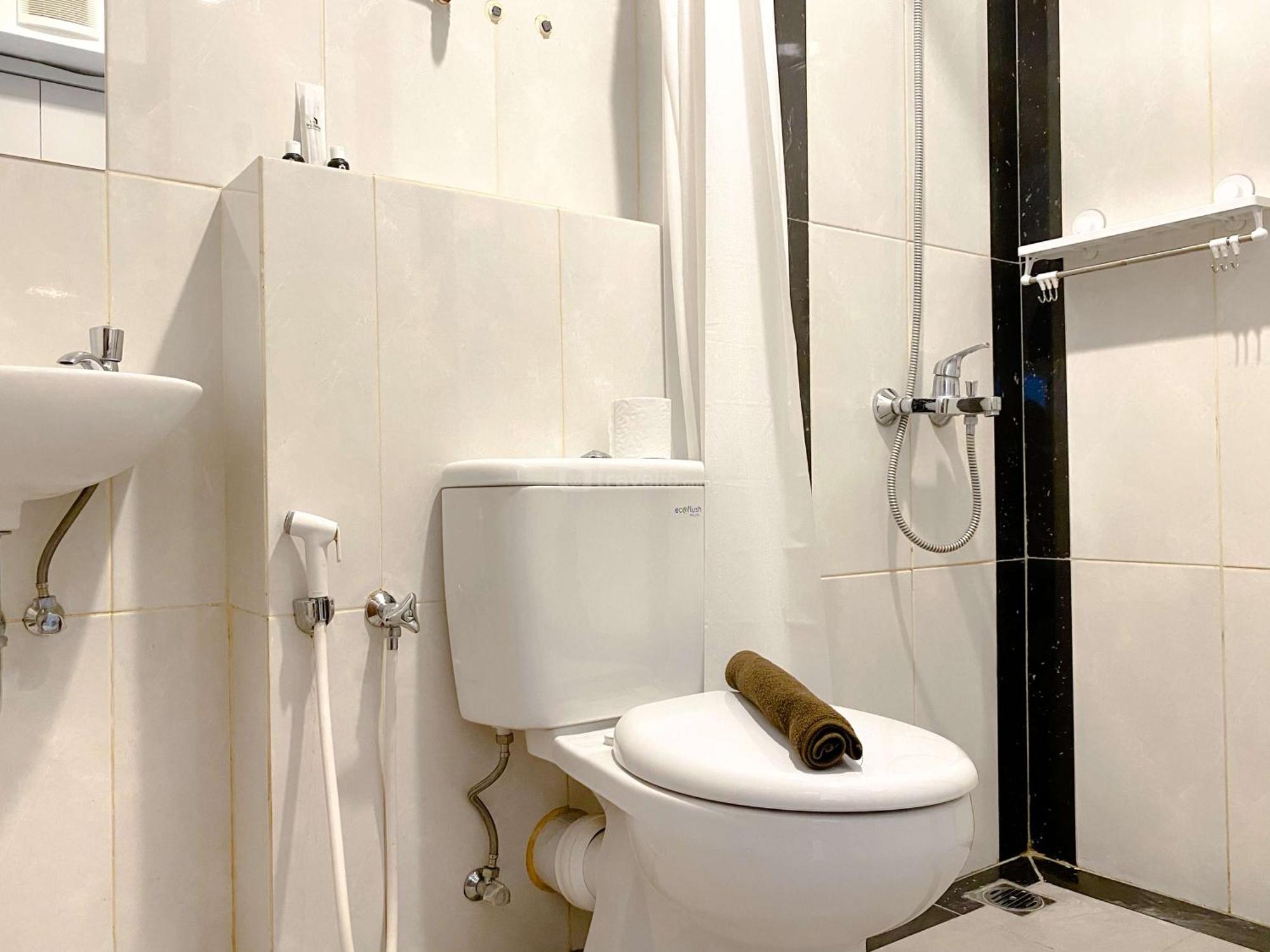 Apartemen Minimalist 1br Without Living Grand Kamala Lagoon By Travelio Bekasi