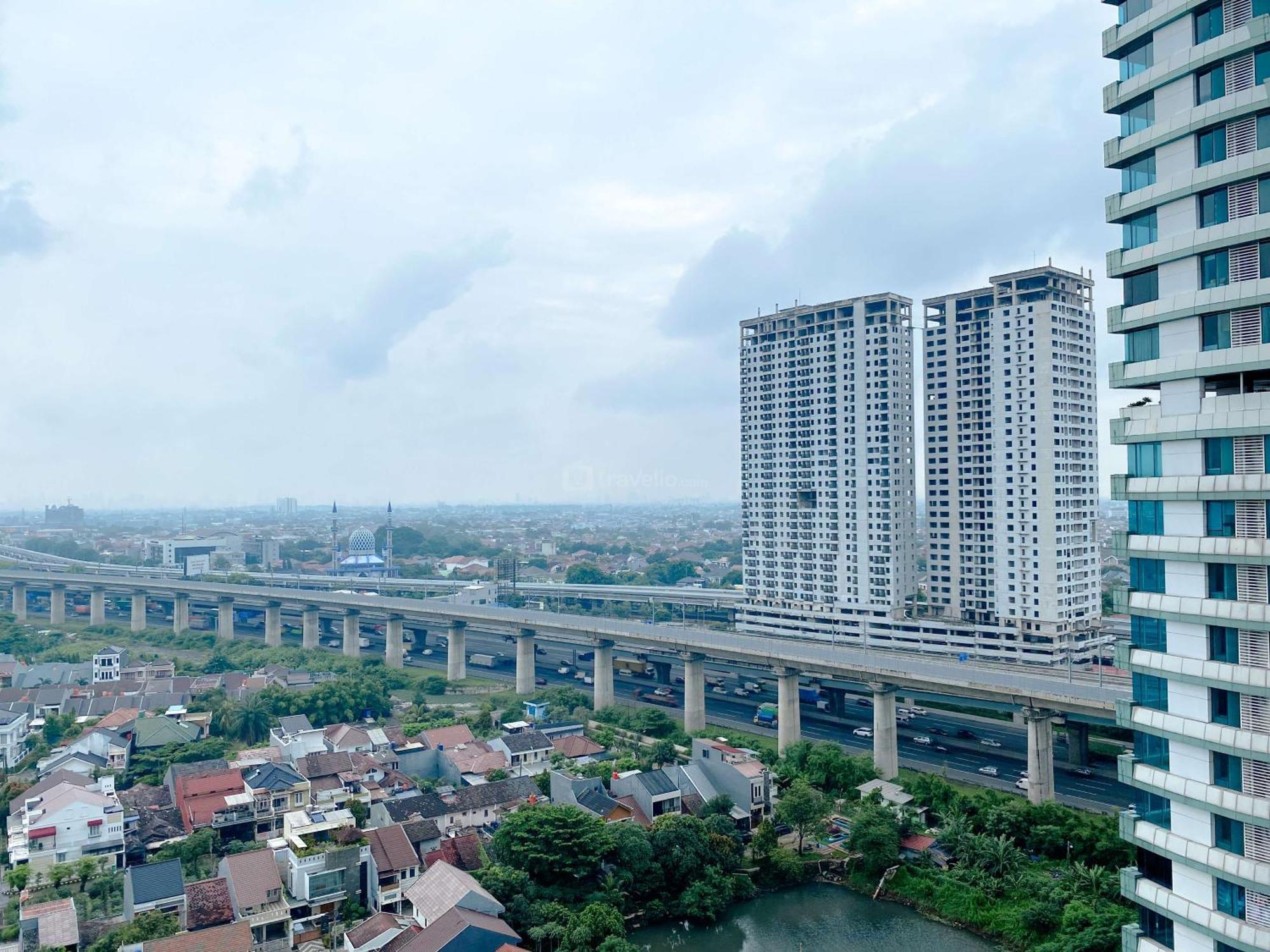 Minimalist 1br Without Living Grand Kamala Lagoon By Travelio Apartemen Bekasi